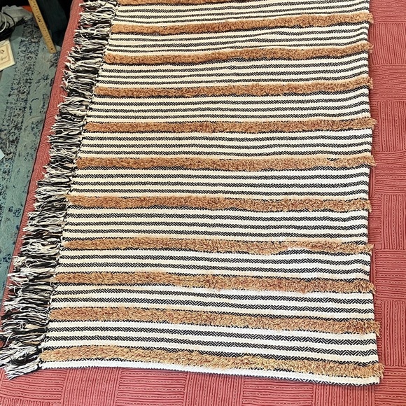 Striped Fringe Accent throw Blanket natural tones - Picture 11 of 14